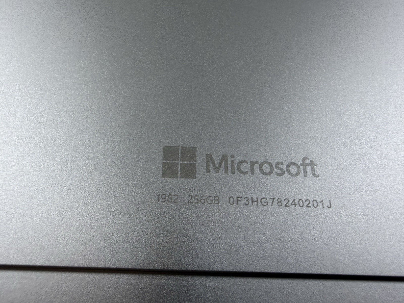 Microsoft Surface Pro 8 (1982) i5-1145G7 – 16GB RAM – 256GB 120Hz – Win 11 Pro