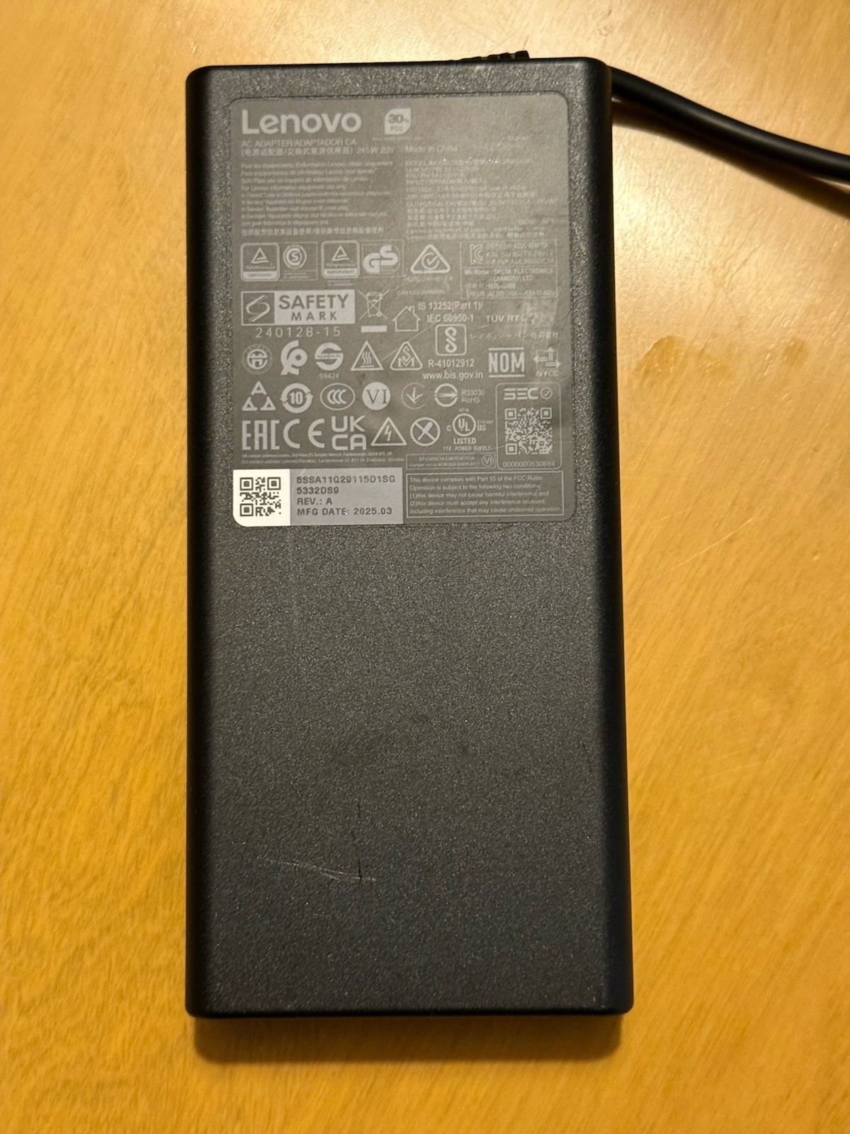 Lenovo Legion 7 16IAX10 16” Ultra 9 275HX 32GB 1TB RTX 5070 + Case