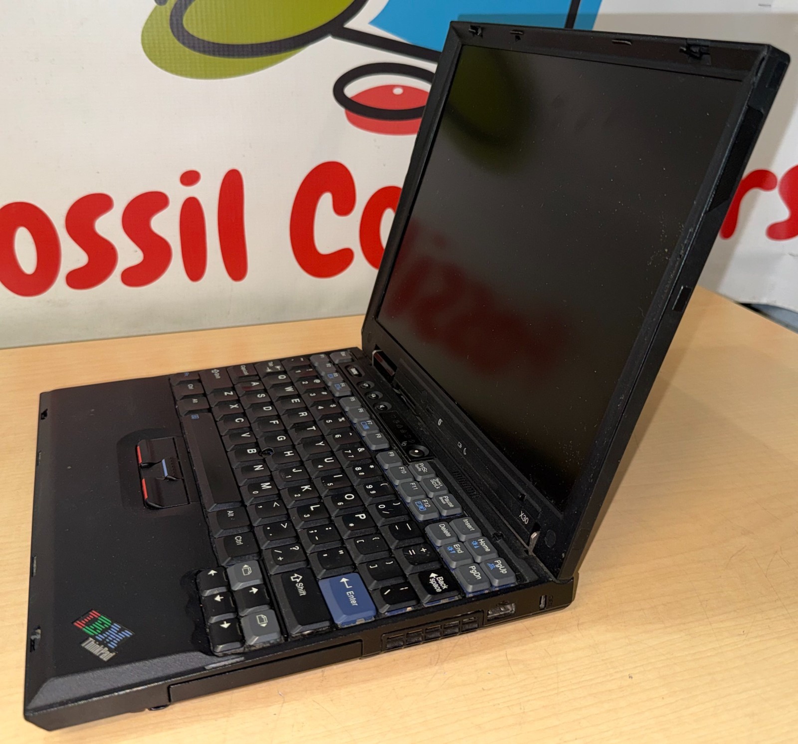 IBM ThinkPad T30 Type 2672 Laptop with Docking Station and Power Adapter KL