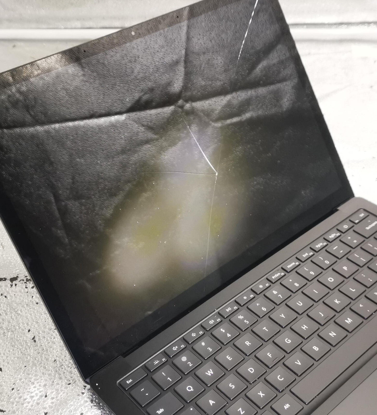 Microsoft Surface Laptop 3 13.5″ 256GB 8G Intel Core i5-1035G7 – 1.20 GHz *READ*