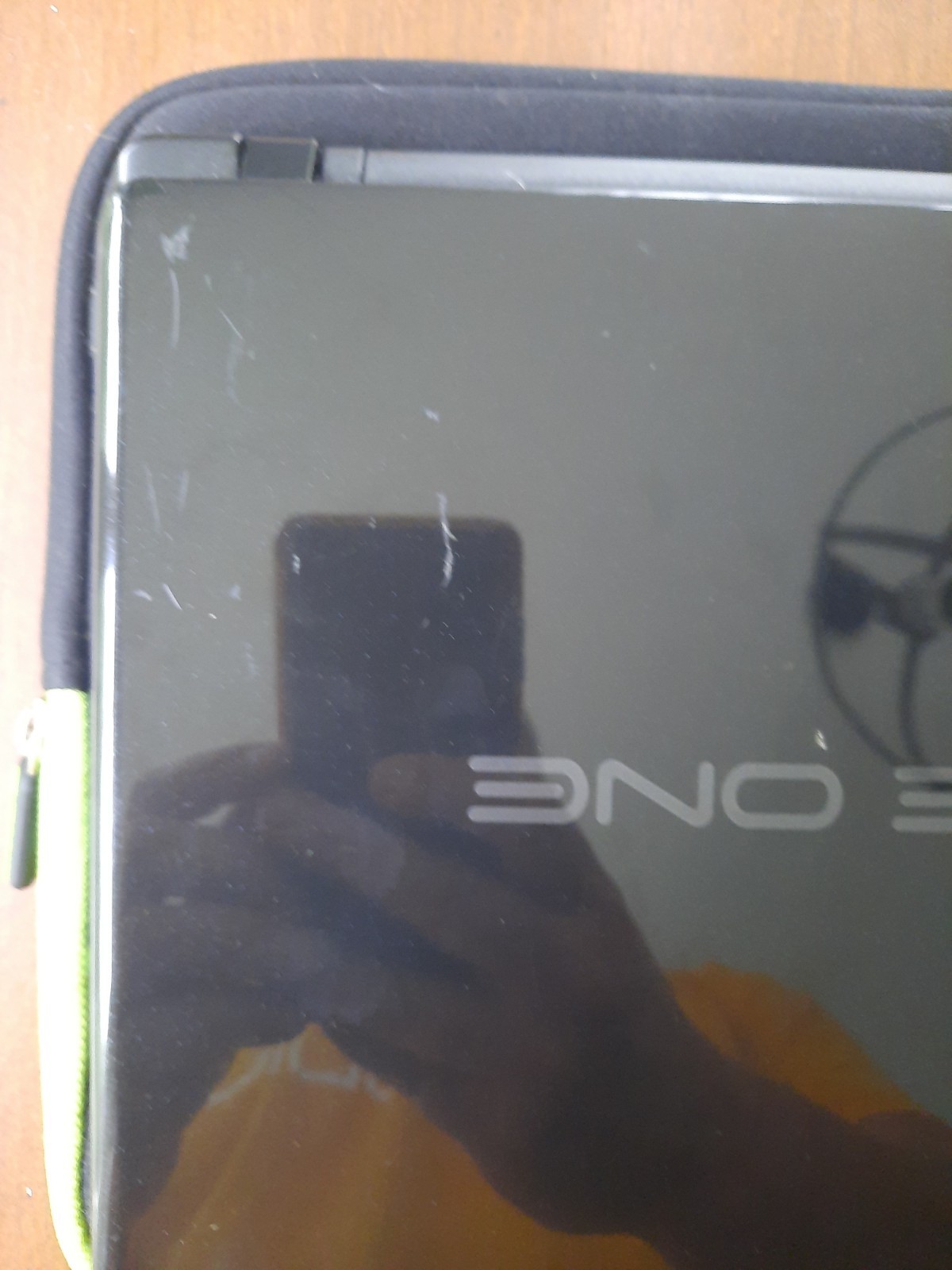 Acer Aspire One Laptop With Carrying Case WORKING