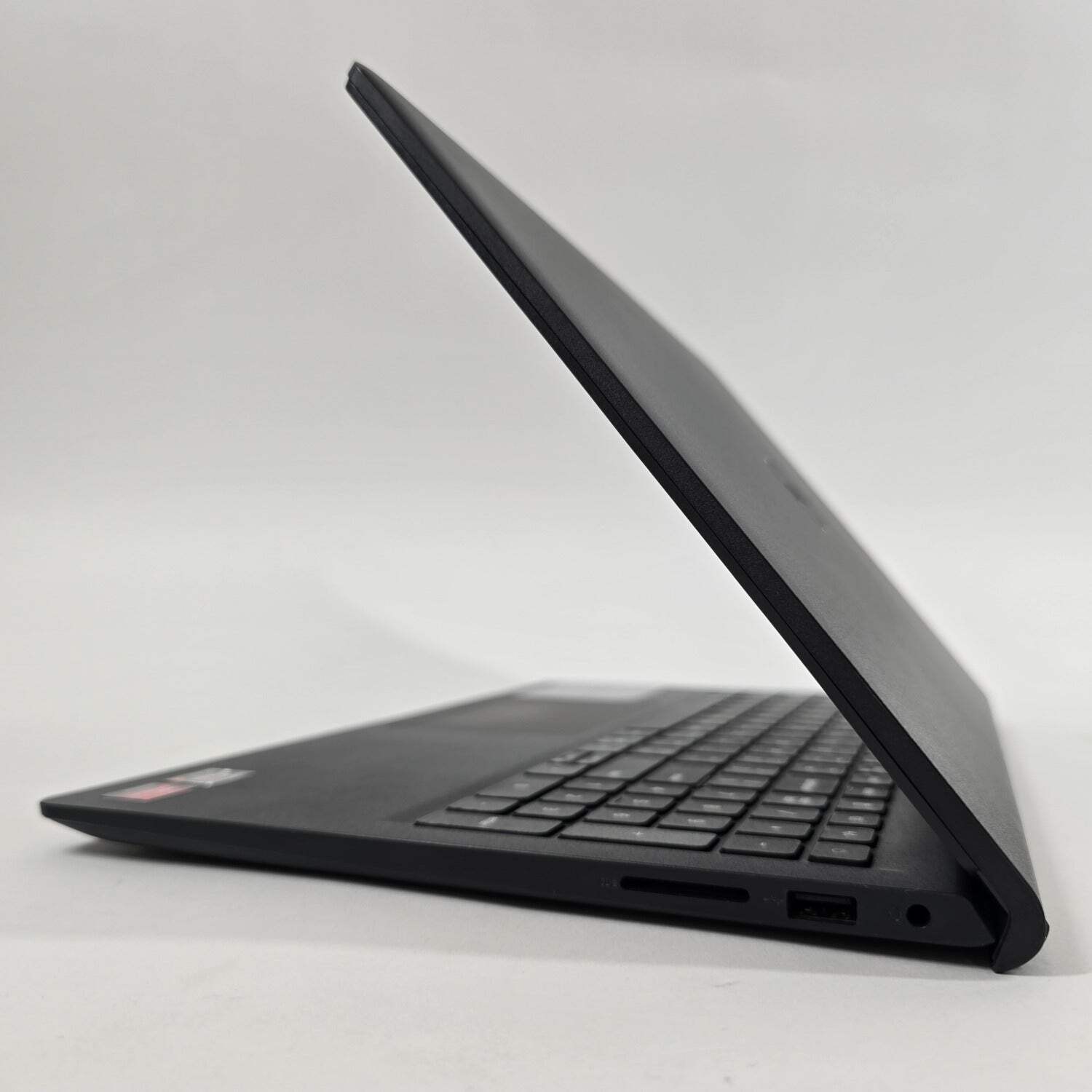 Dell 15 15.6″ Ryzen 7 7730U 2.0GHz 16GB RAM 1TB SSD