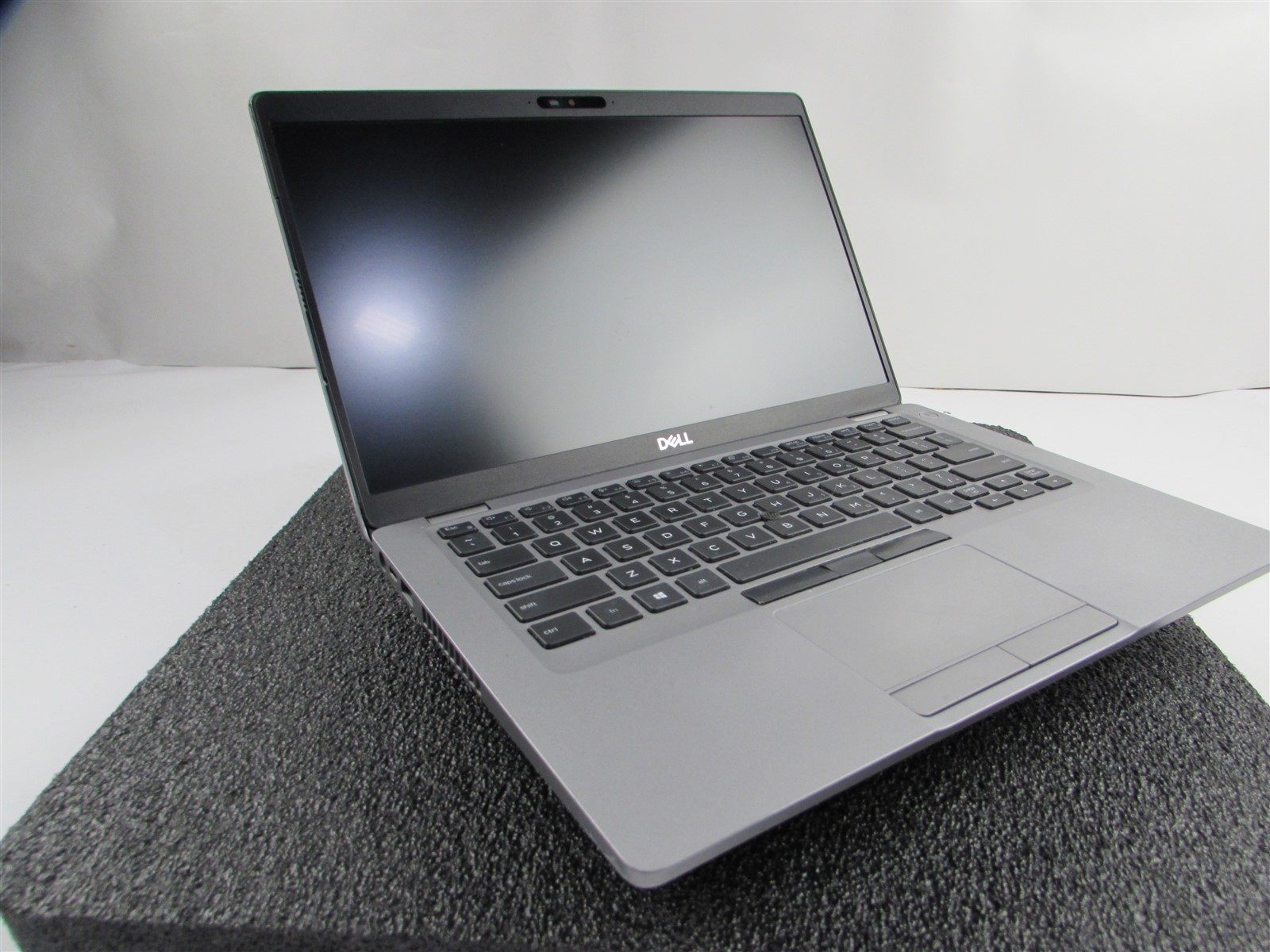 DELL LATITUDE 5410 1920X1080 FHD CORE I7-10810U 256GB SSD 16GB RAM NO O.S/BATT