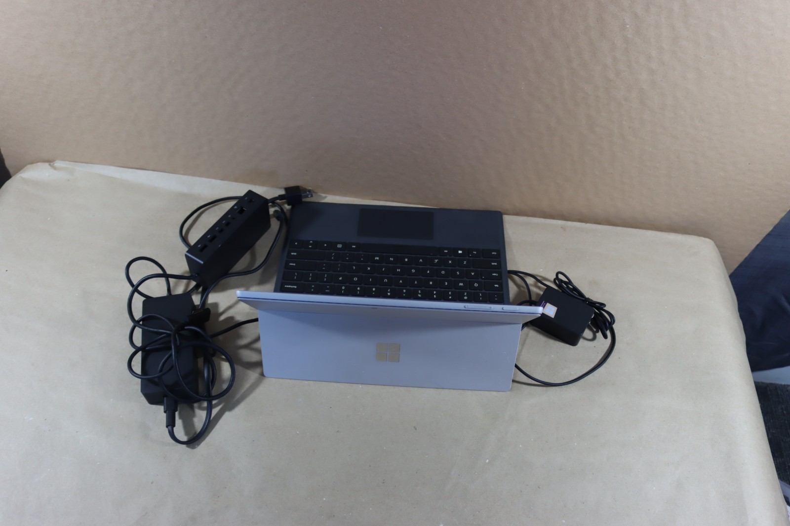 Microsoft Surface Pro 5 i5-7300U 8GB RAM 256GB Wi-Fi + LTE