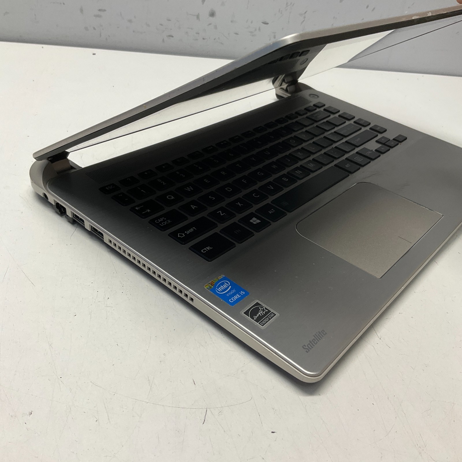 Toshiba Satellite E45t-B i5-5200U 2.20 Ghz 4GB 250GB SSD Win 10 Laptop NO BATT