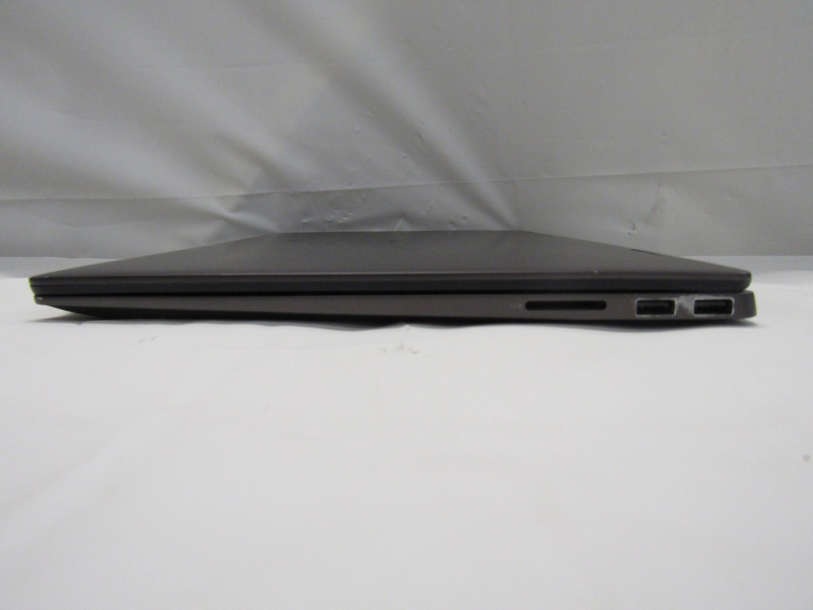 Dell Inspiron 7586 2-in-1 1.8GHz i7-8565U 16GB RAM 512GB SSD Nvidia MX150 NO OS