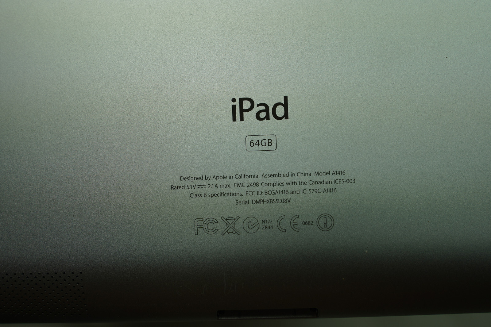 64GB Apple Ipad + FREE display stand + FREE charger EP24609