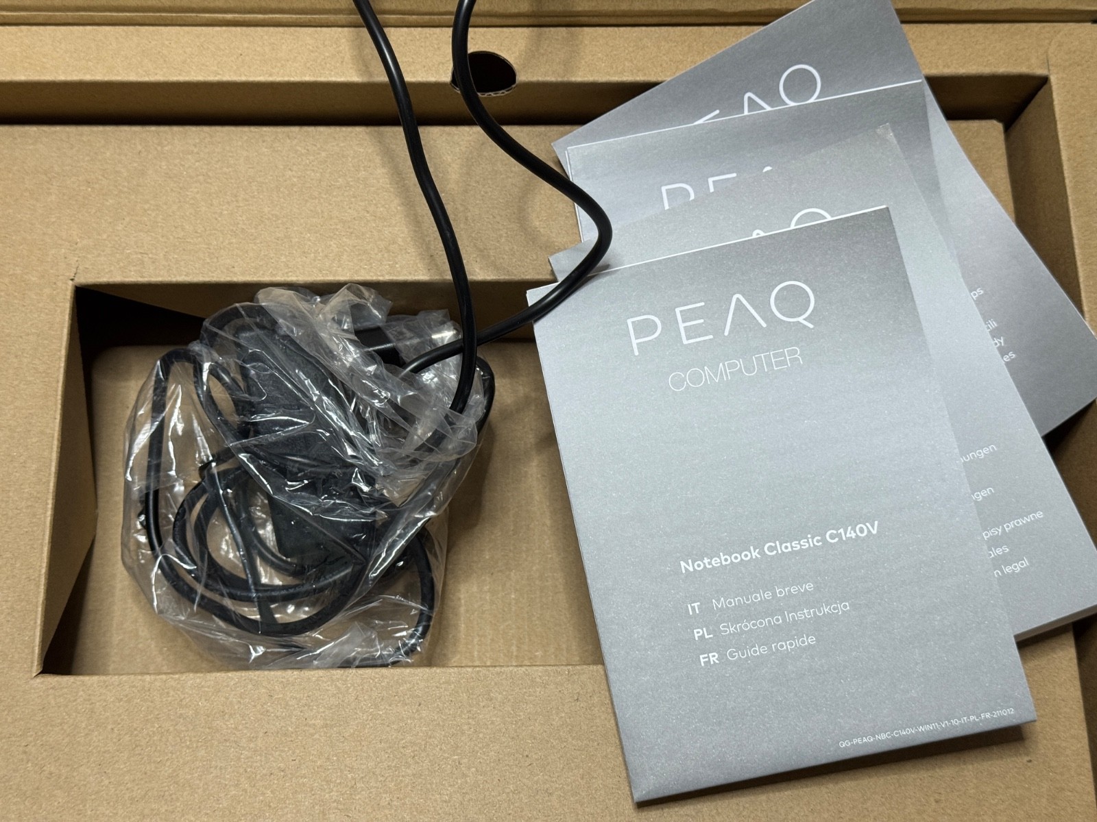 PEAQ 10.5 inch Laptop (128GB SSD, Intel Pentium Silver N5030, 4GB Ram) Good Condition