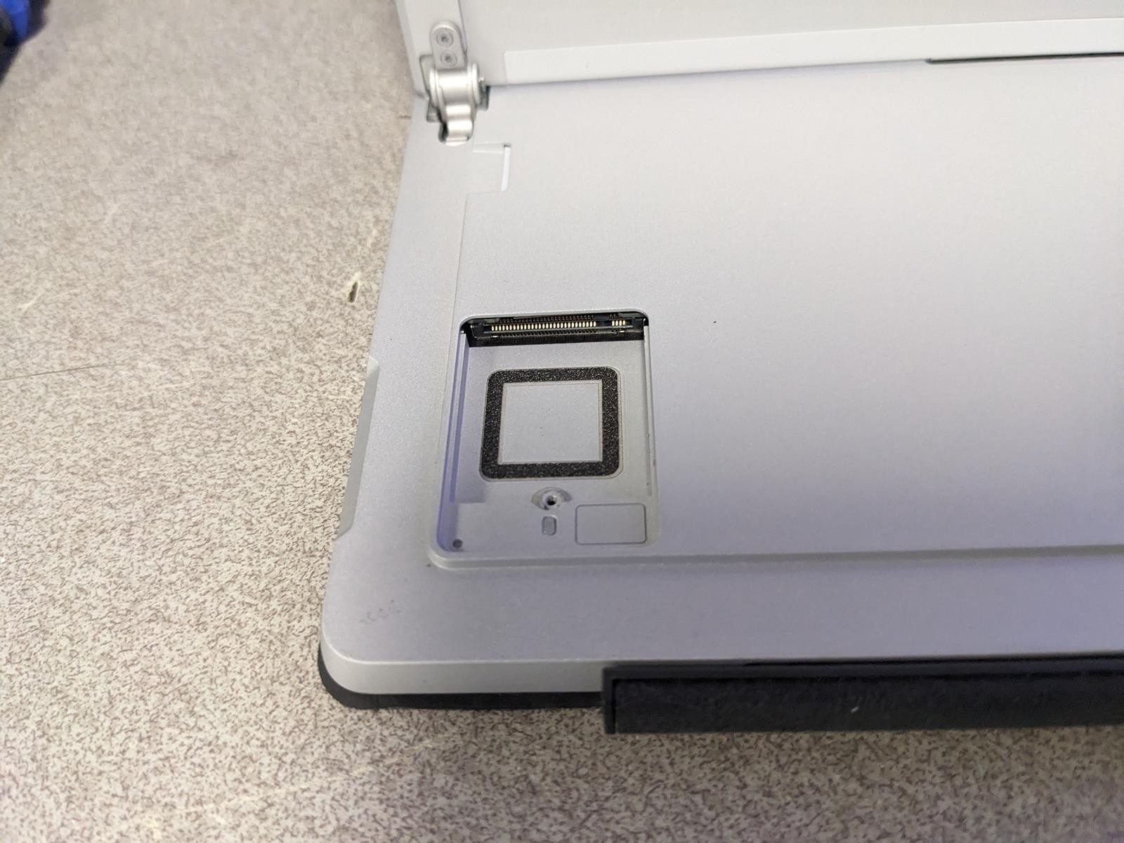 MICROSOFT SURFACE PRO 7+ (1960) i7-1165G7 @ 2.80GHz, 16GB RAM, NO HDD/OS