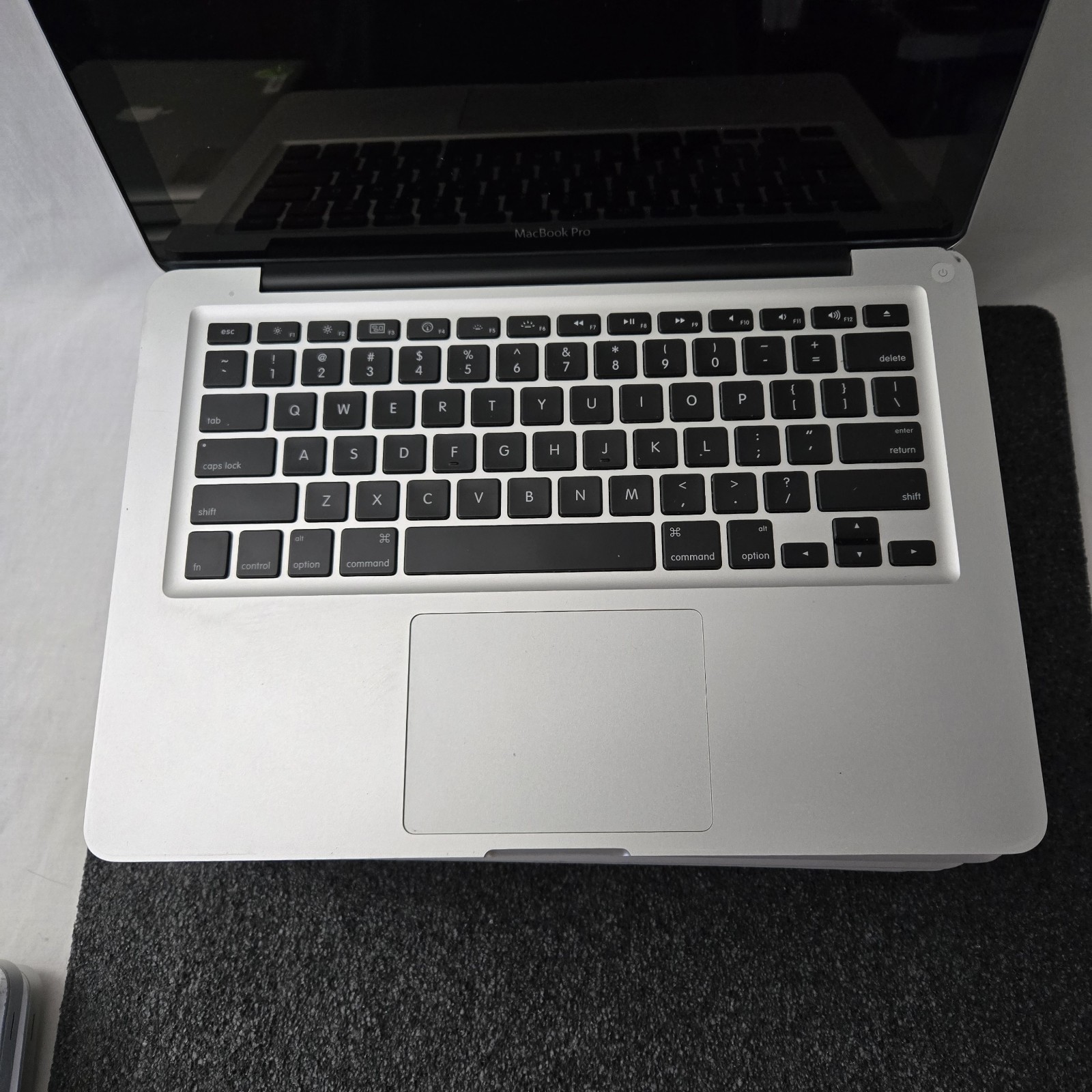 Lot of (9) Apple MacBook Pro A1278 Core 2 Duo 2.26GHz – Mixed Ram & HDD – PARTS