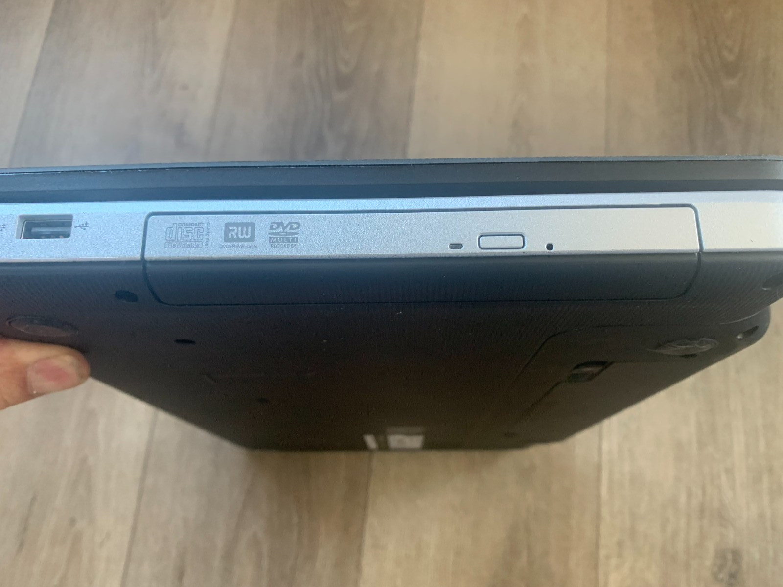 Dell Vostro 1540 15.6″ Core i3 M370 2.40GHz 3GB RAM 500GB HDD Win 10 Pro