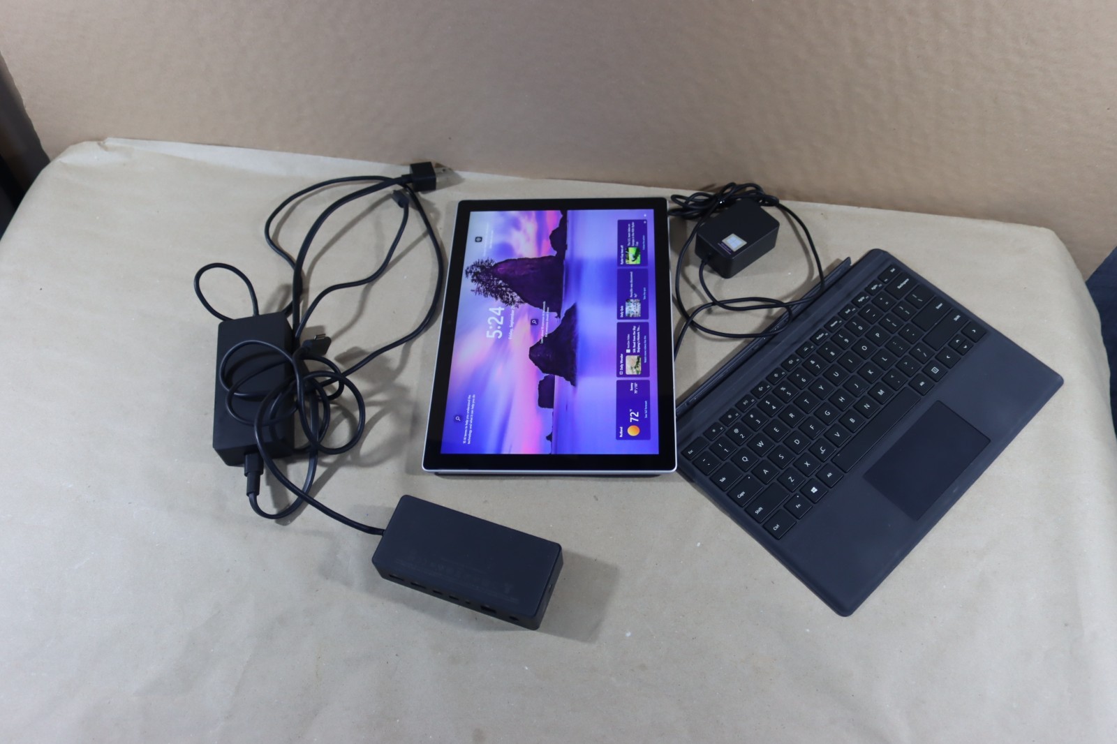 Microsoft Surface Pro 5 i5-7300U 8GB RAM 256GB Wi-Fi + LTE
