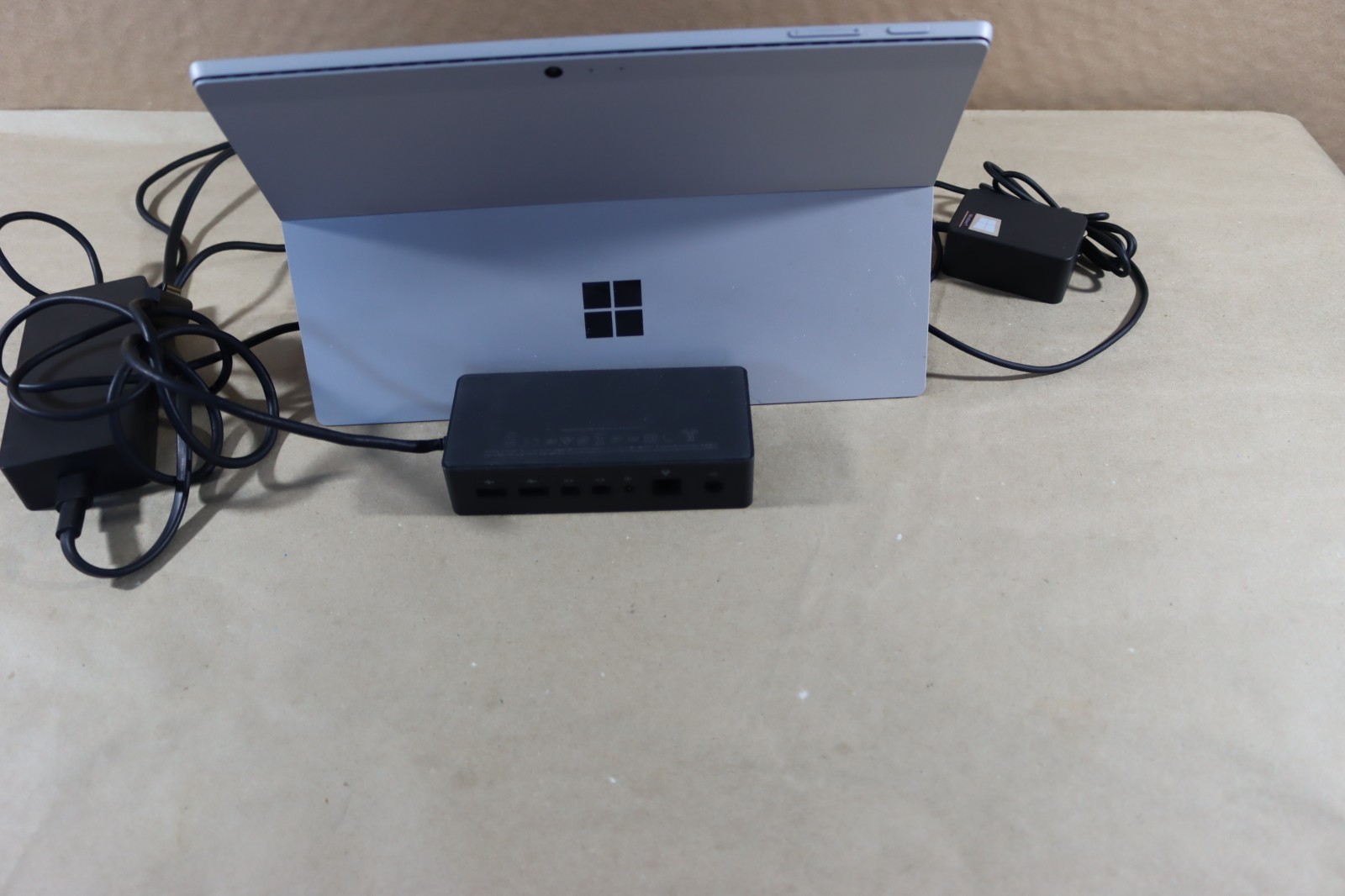 Microsoft Surface Pro 5 i5-7300U 8GB RAM 256GB Wi-Fi + LTE