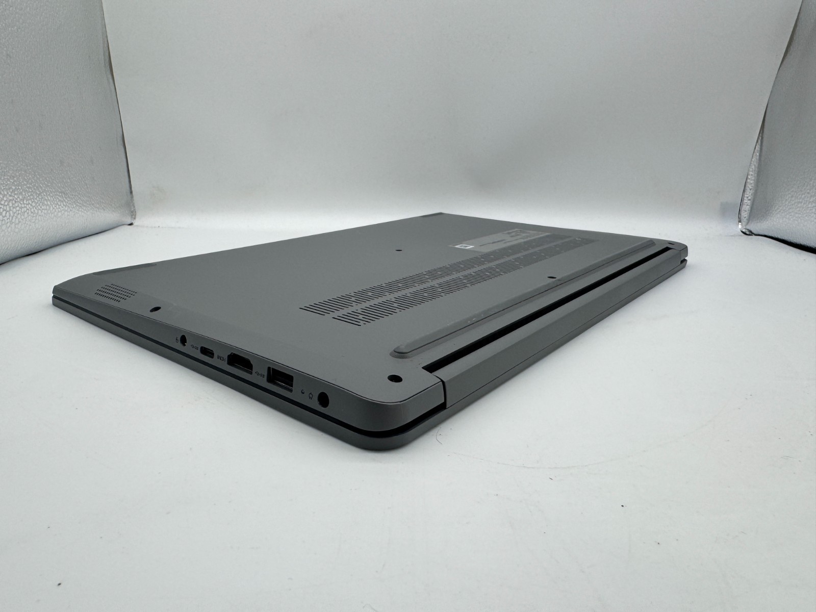 Lenovo Ideapad 1 15IAU7 15.6″ Touch laptop Intel Core i3 256GB 8GB 82QD00DHUS