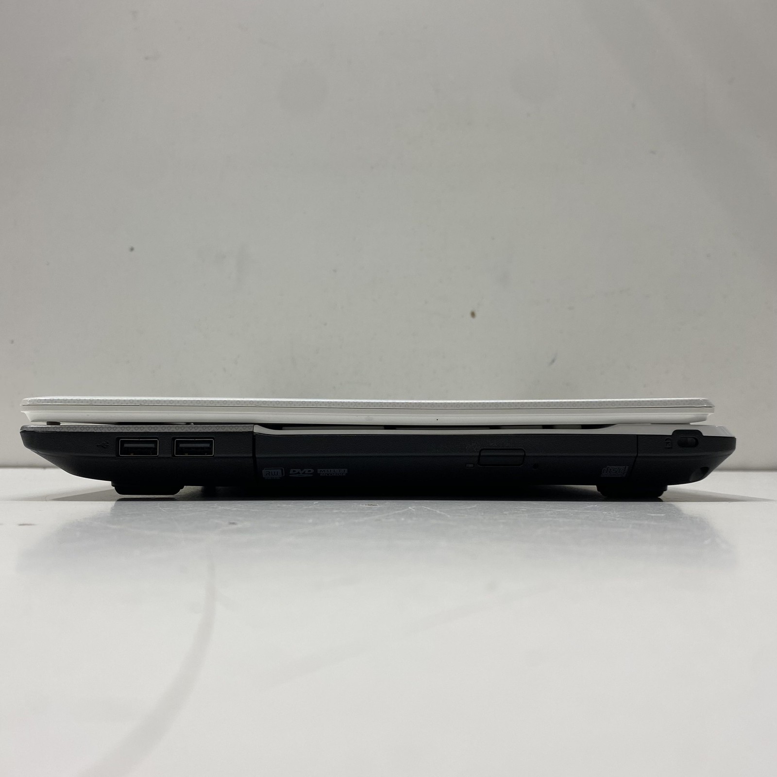 Gateway NV55S24u 15.6″ Laptop AMD Quad-Core No HDD Broken Screen For Parts