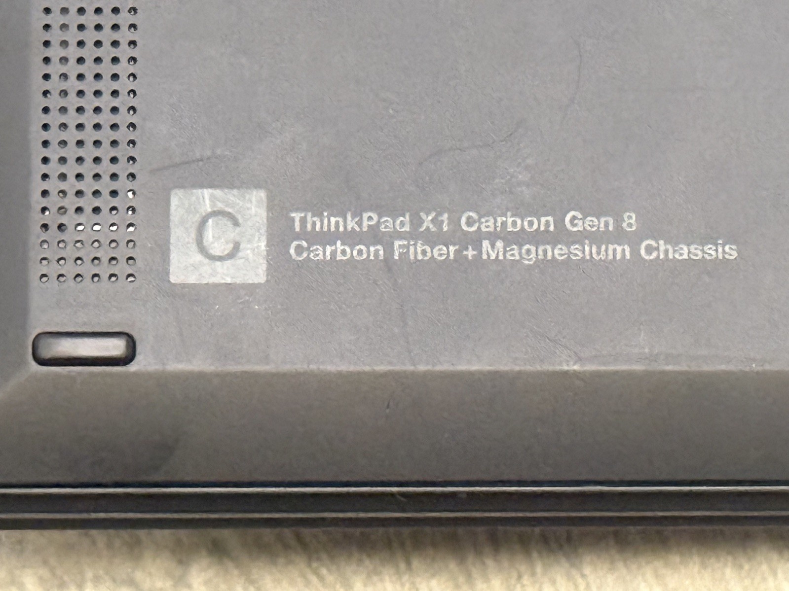 Lenovo ThinkPad X1 Carbon Gen 8 i7-10510U 8GB RAM 256GB NVMe 14″ Win 11 Pro
