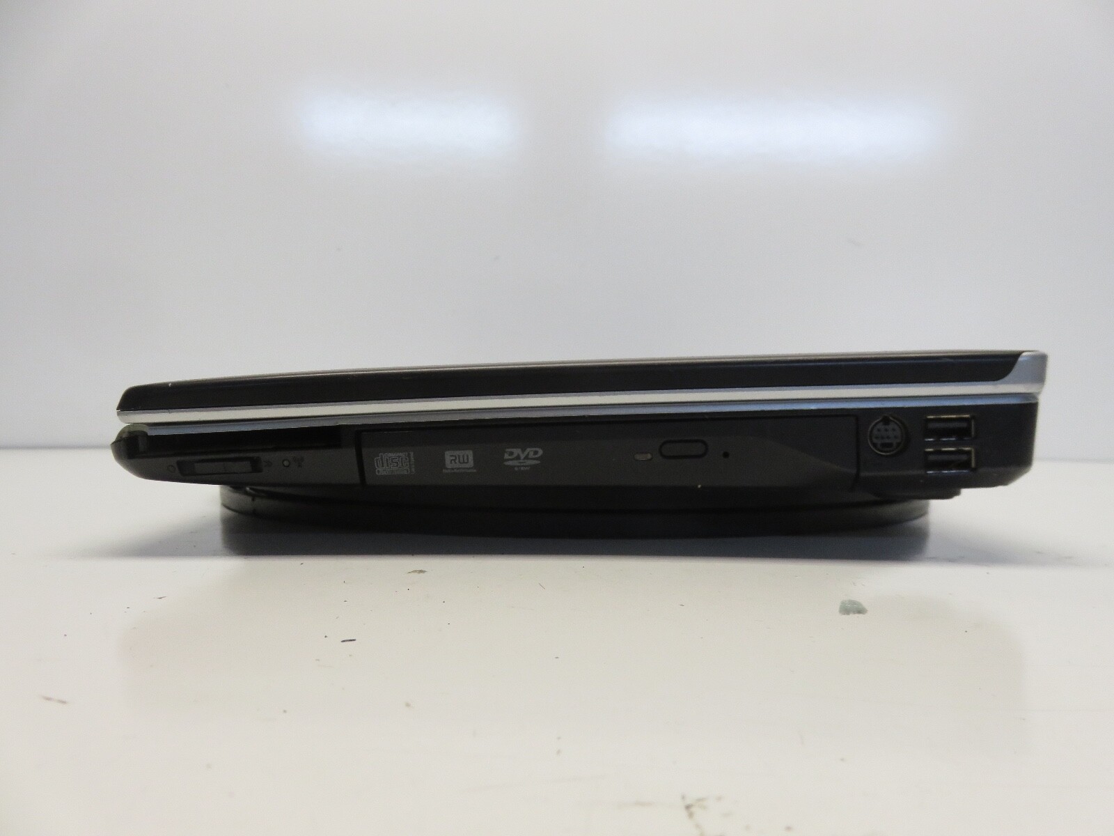 Dell Inspiron 1525 Intel Core 2 Duo 06FD 1.66GHz 2 GB NO HDD No Batt