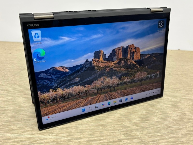 Lenovo ThinkPad X13 Yoga Gen 2 13″ i5-1145G7 16GB 256GB SSD W11P -(screen issue)