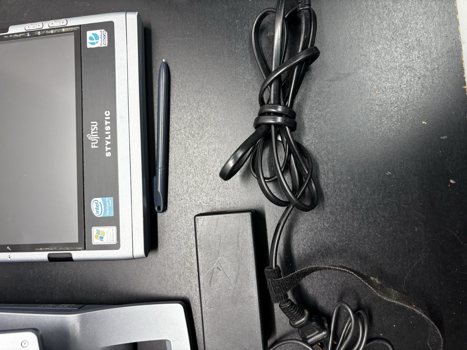 Fujitsu Stylistic ST Series ST5030D Tablet Windows XP Tablet Edition Laptop PC