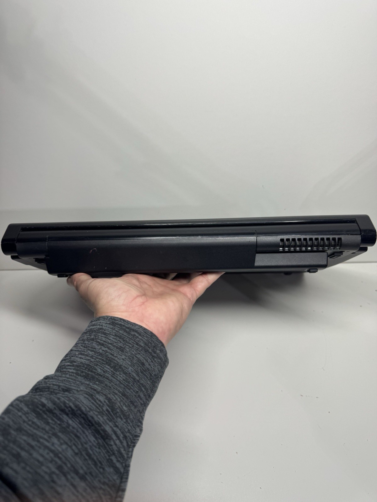 Dell Studio 1555 Laptop PP39L Vista Business OEM Untested Parts or Repair Only