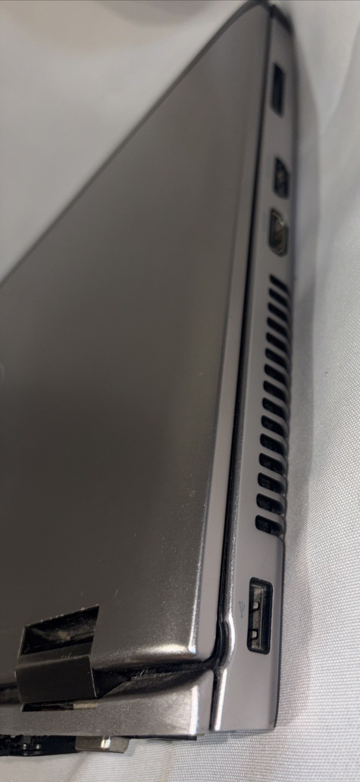 UNTESTED – Dell Vostro 3550 Laptop – FOR PARTS OR REPAIR – AS-IS