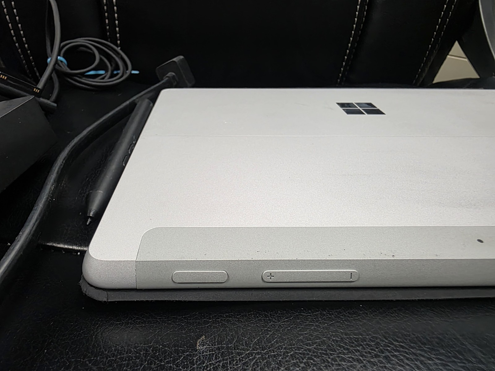 Microsoft Surface Go 3 i3-10100Y 1.3GHz 8GB RAM 128GB SSD+ Charger+Keyboard+ Pen