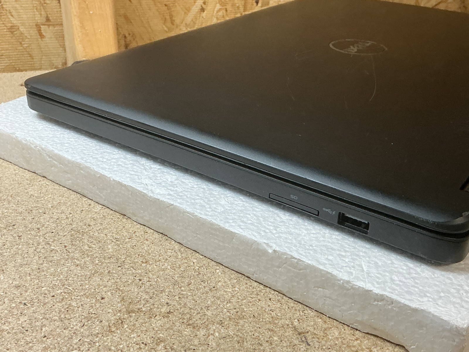 Dell latitude E5550 laptop core i7-5600U 2.60GHz 8GB Ram Windows 10 Pro