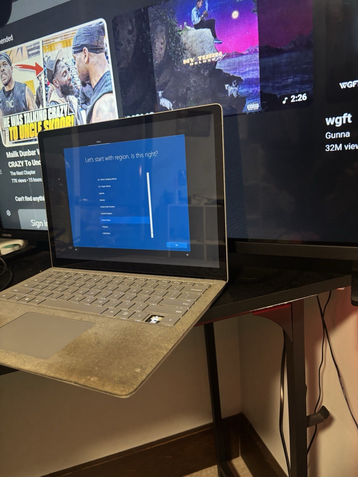 Microsoft Surface Laptop 13.5” (256 GB, Intel Core i5 7th Gen., 8 GB) -…