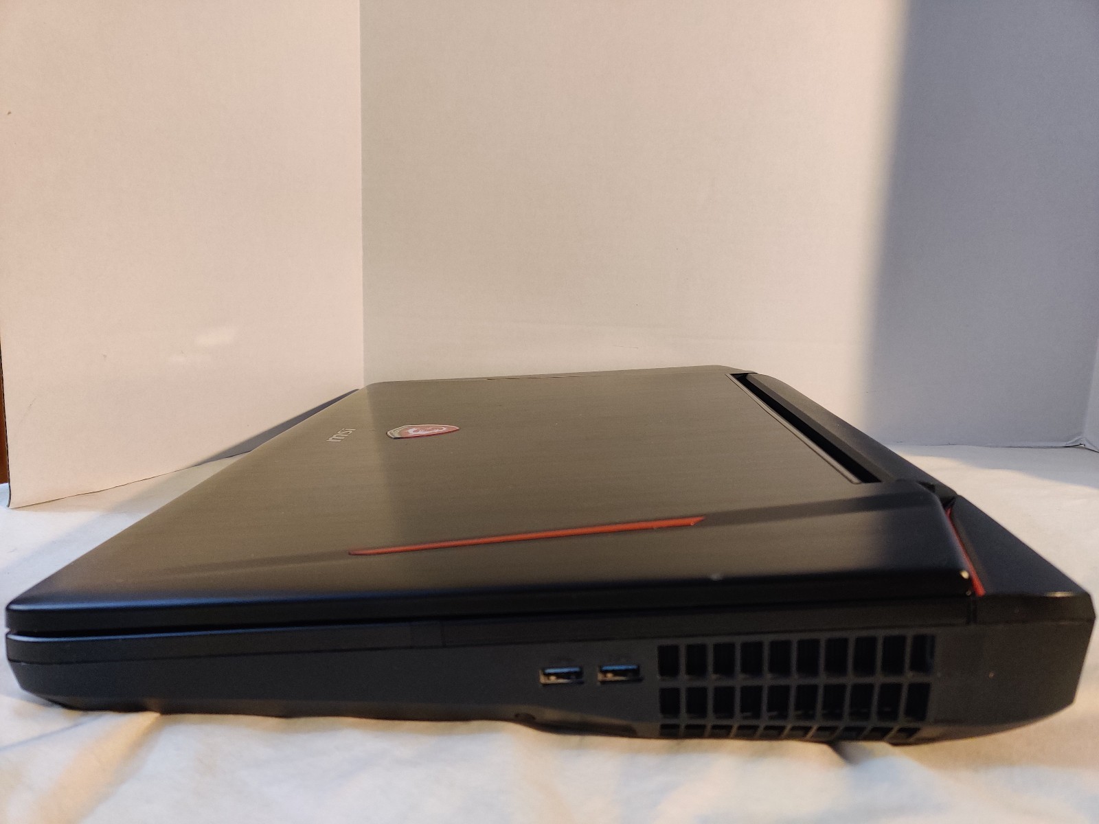 MSI Titan GT83VR 6RF Laptop i7-6920HQ 32GB GTX 1080 1TB SLI Gaming