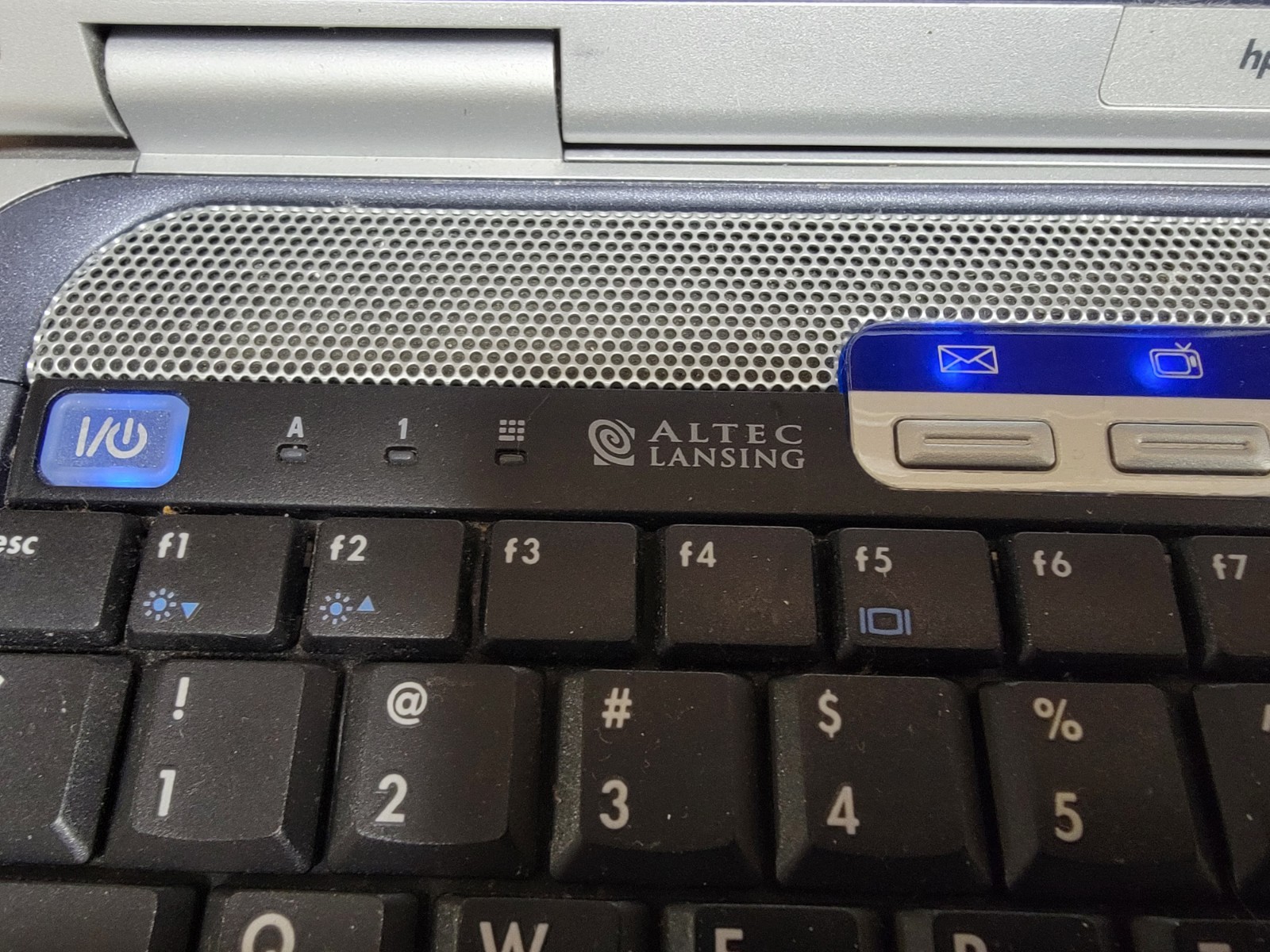 HP Pavilion ZE4400 AMD Athlon XP-M 2400+ 512MB NO Hard Drive or Battery