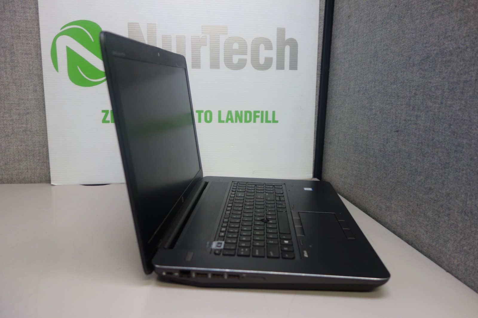 HP ZBook 17 G3 17.3″ i5-6440HQ 2.6GHz 16GB/500GB [NO OS] Laptop + AC [BADBTRY]