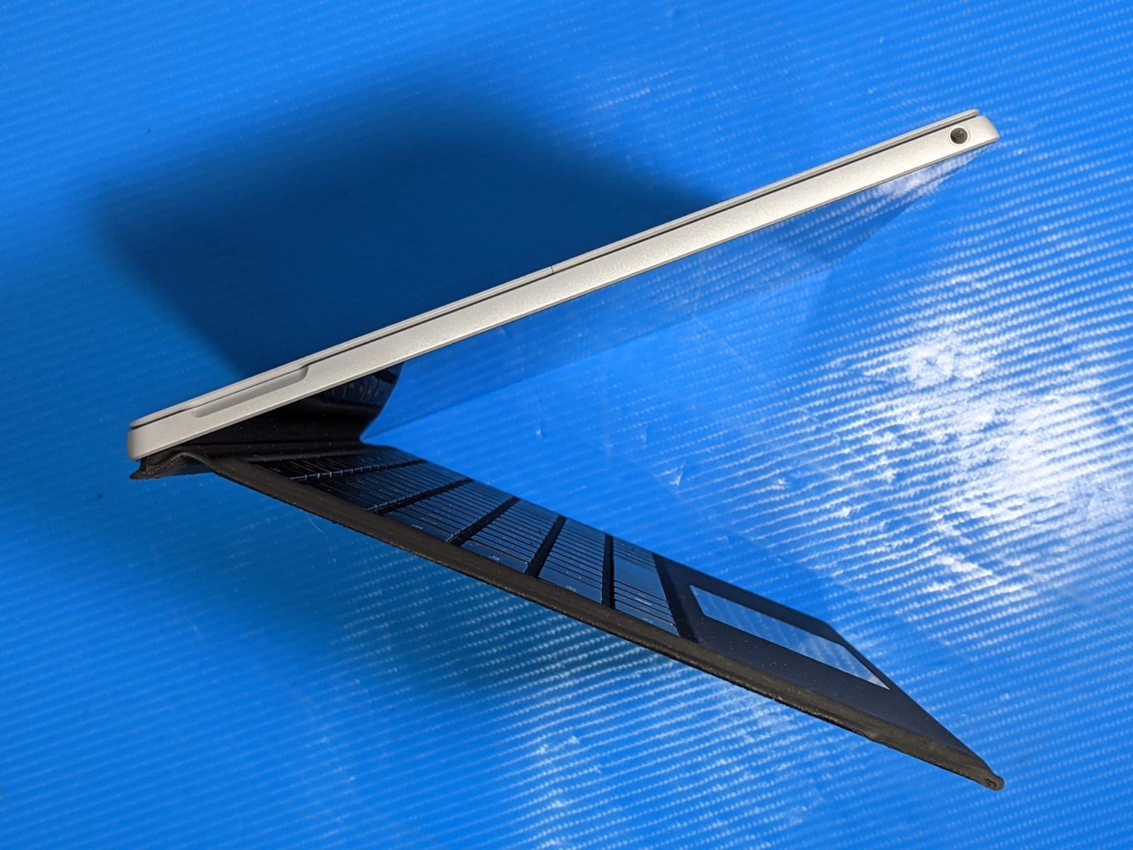 MS Surface Pro 1796 12.3″ 2736×1824 TOUCH i5-7th Gen 2.6GHz 4GB 128GB SSD AS-IS