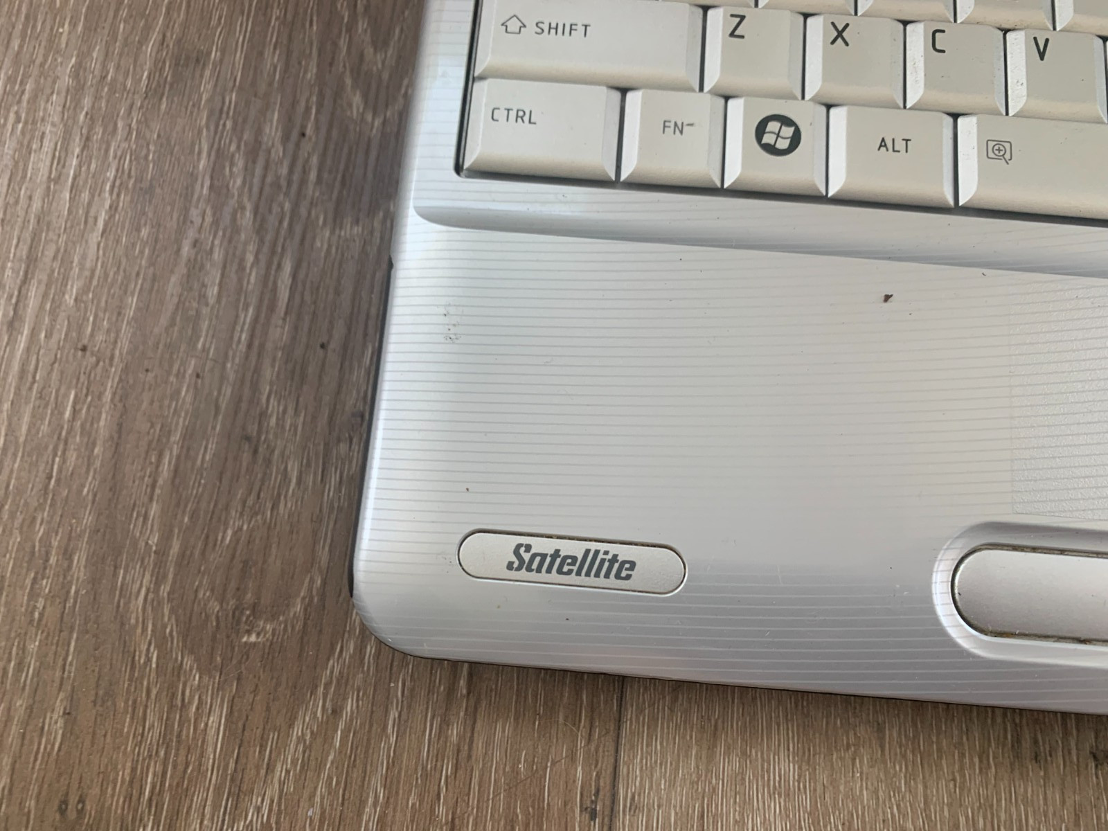 Toshiba Satellite L505D-S5965 AMD Athlon x2 Dual-Core QL-65 2.1GHz 3GB 250GB HDD