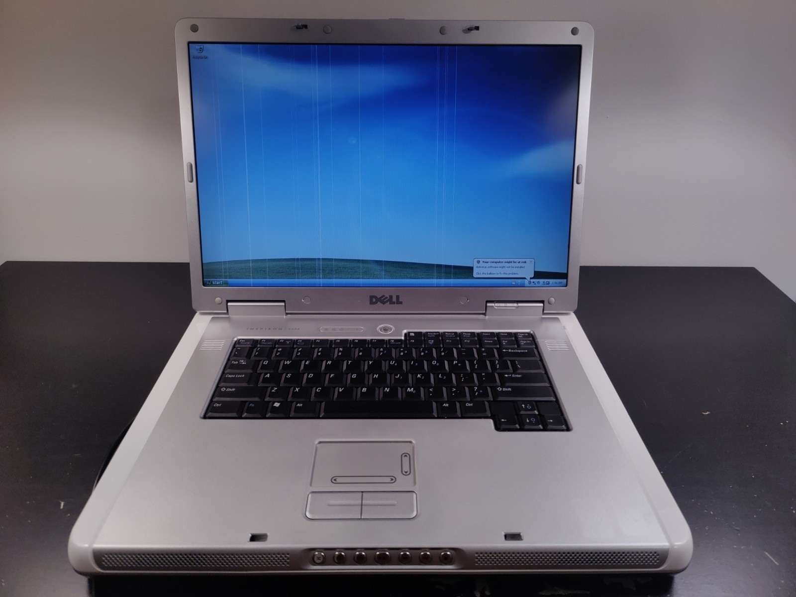 Dell Inspiron 9300 17″ Pentium M 740 ATI X300 1.25GB RAM 250GB HDD Read Desc.
