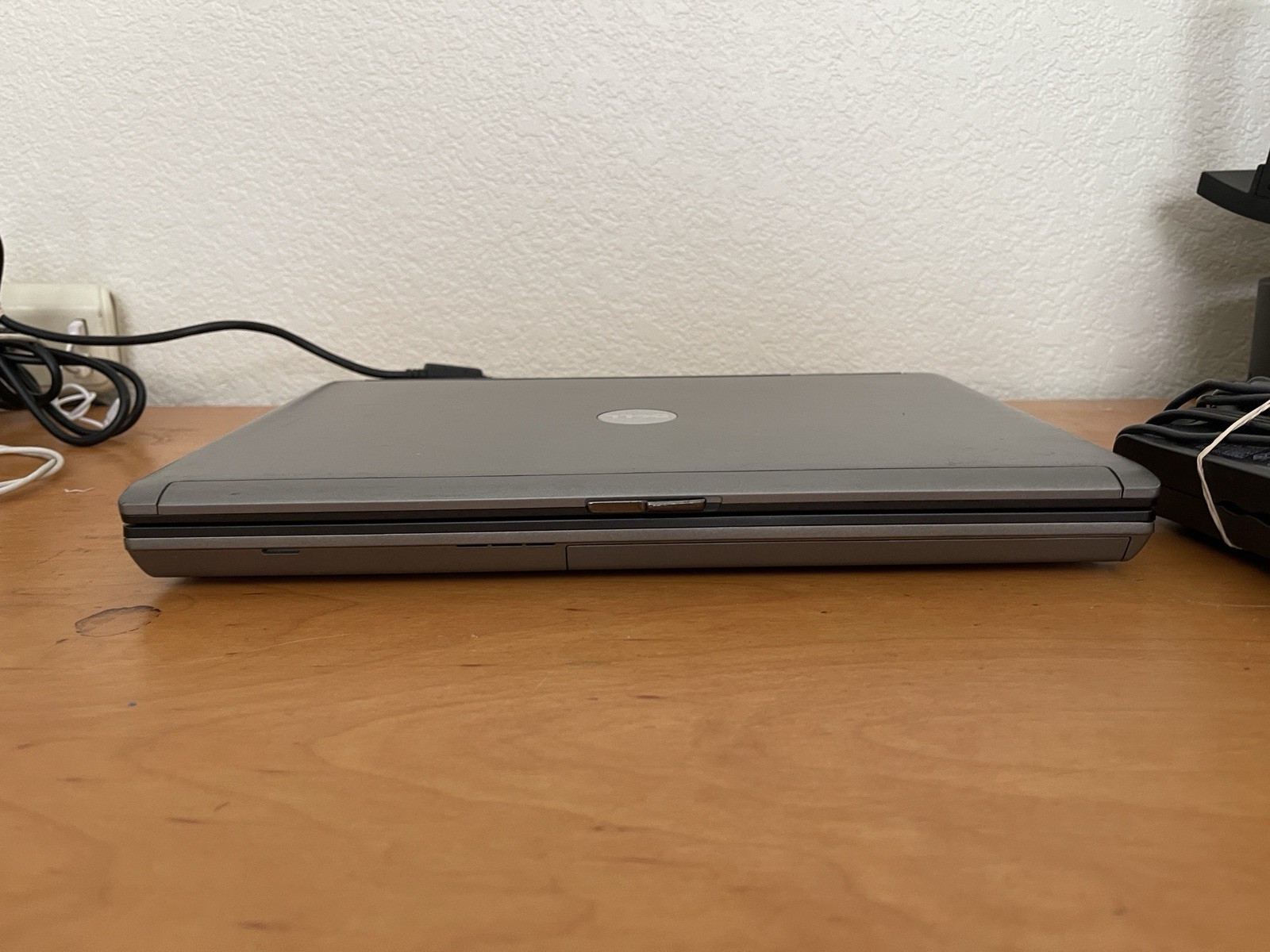 DELL D630 D620 14″ Windows XP Laptop 1.7Ghz, 3GB, 120 GB SSD, DVD, RS232 Serial