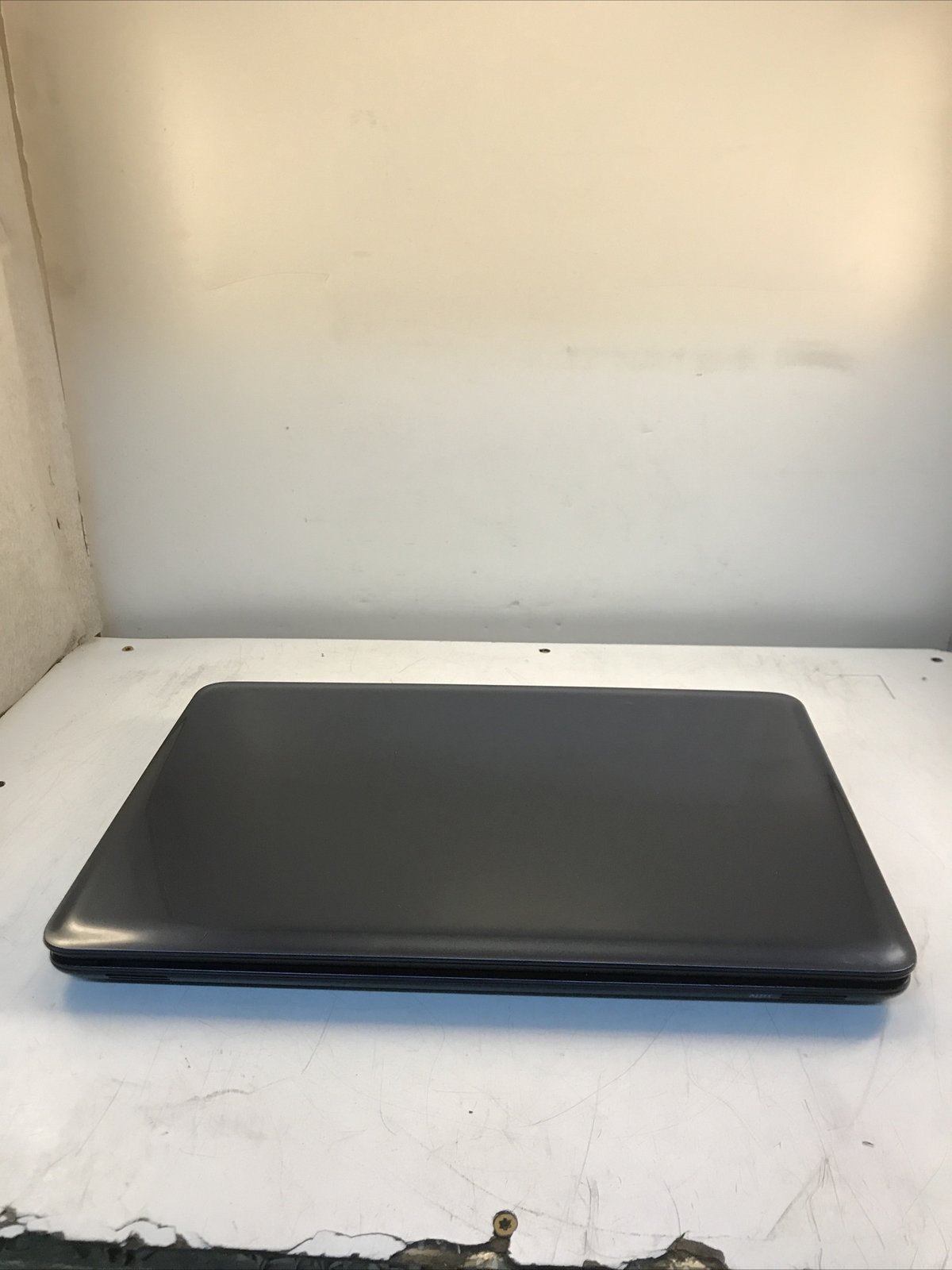 HP 2000 Notebook AMD E-300 APU Radeon HD 1.30GHz 4GB Ram No HDD Boot to BIOS