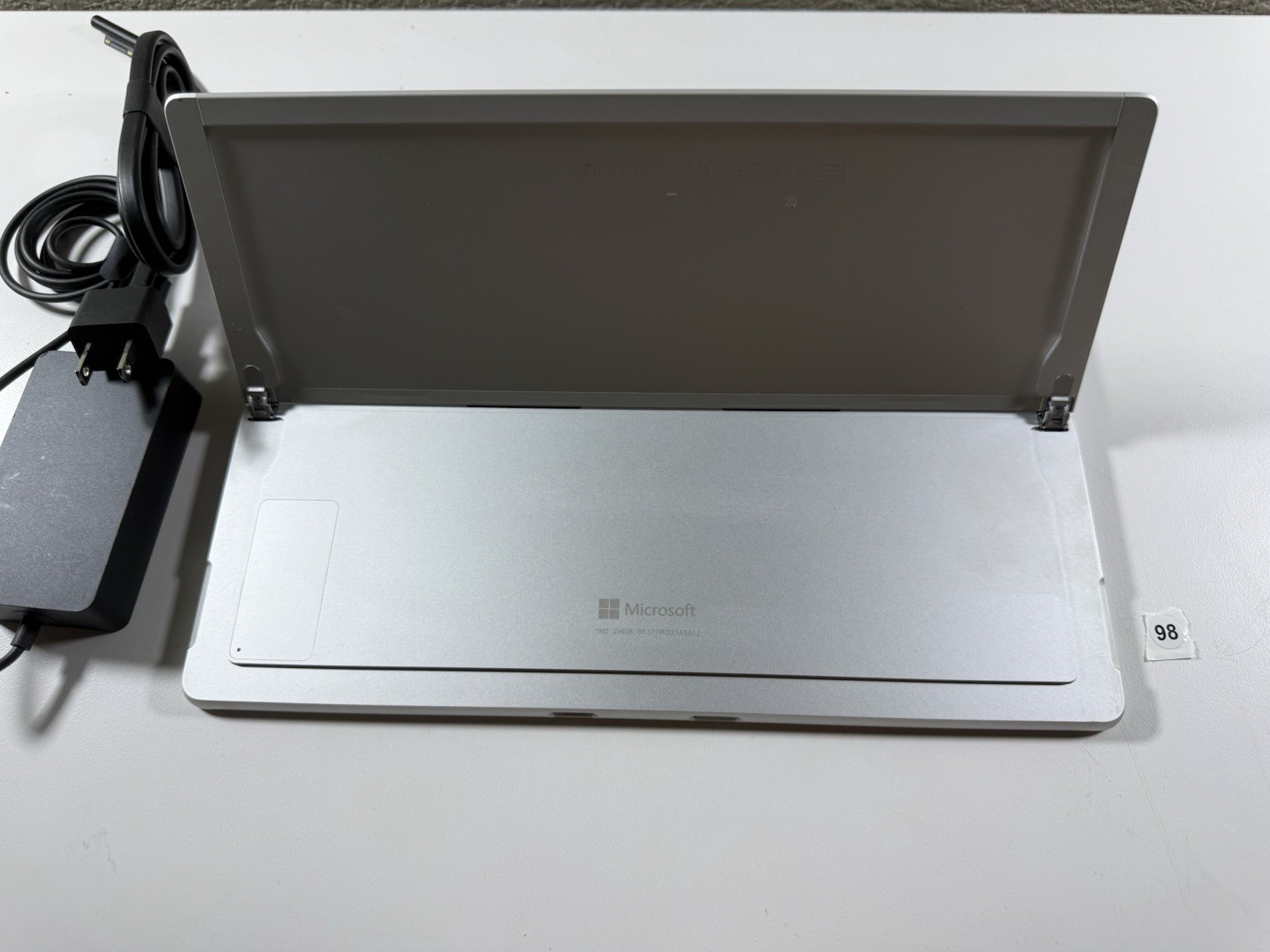 Microsoft Surface Pro 8 (1982) i5-1145G7 – 16GB RAM – 256GB 120Hz – Win 11 Pro