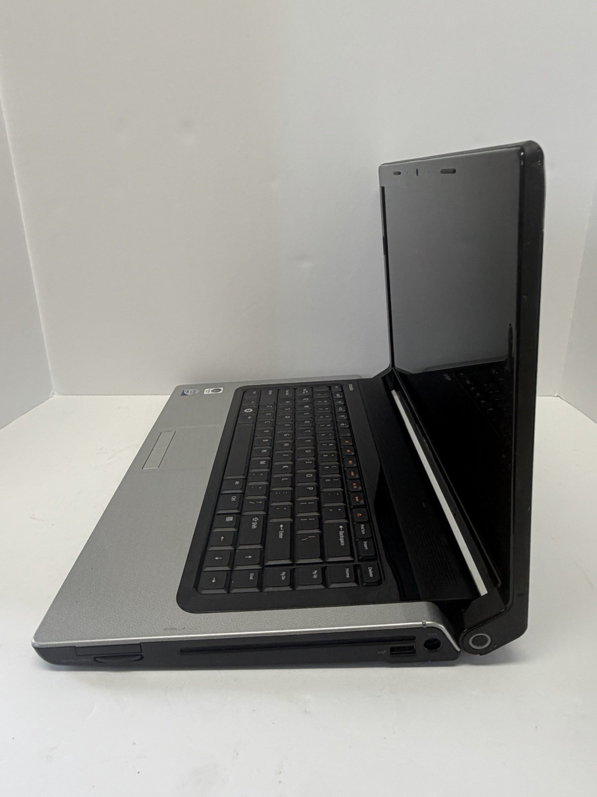 Dell Studio 1555 Laptop 15.6″ Core 2 Duo T6500 2.10Ghz w/4GB Ram,320GB HD, NO OS