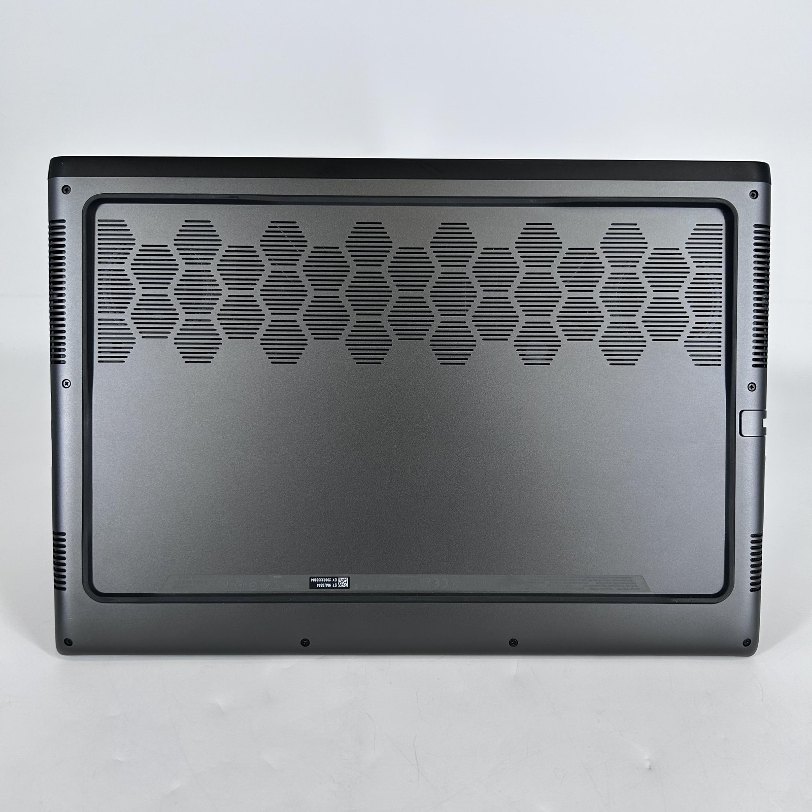Dell Alienware M16 R2 240Hz QHD+ 2.5 GHz Ultra 9 185H 32GB 1TB SSD RTX 4070 Good