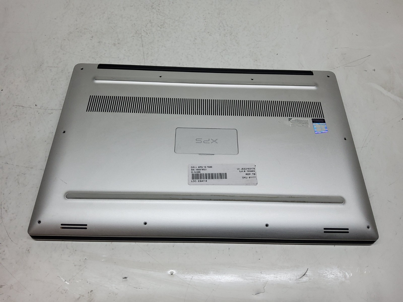 Dell XPS 15 7590 Core i7-9750H @ 2.60GHz 16GB RAM NO DRIVE/OS MISSING SCREWS