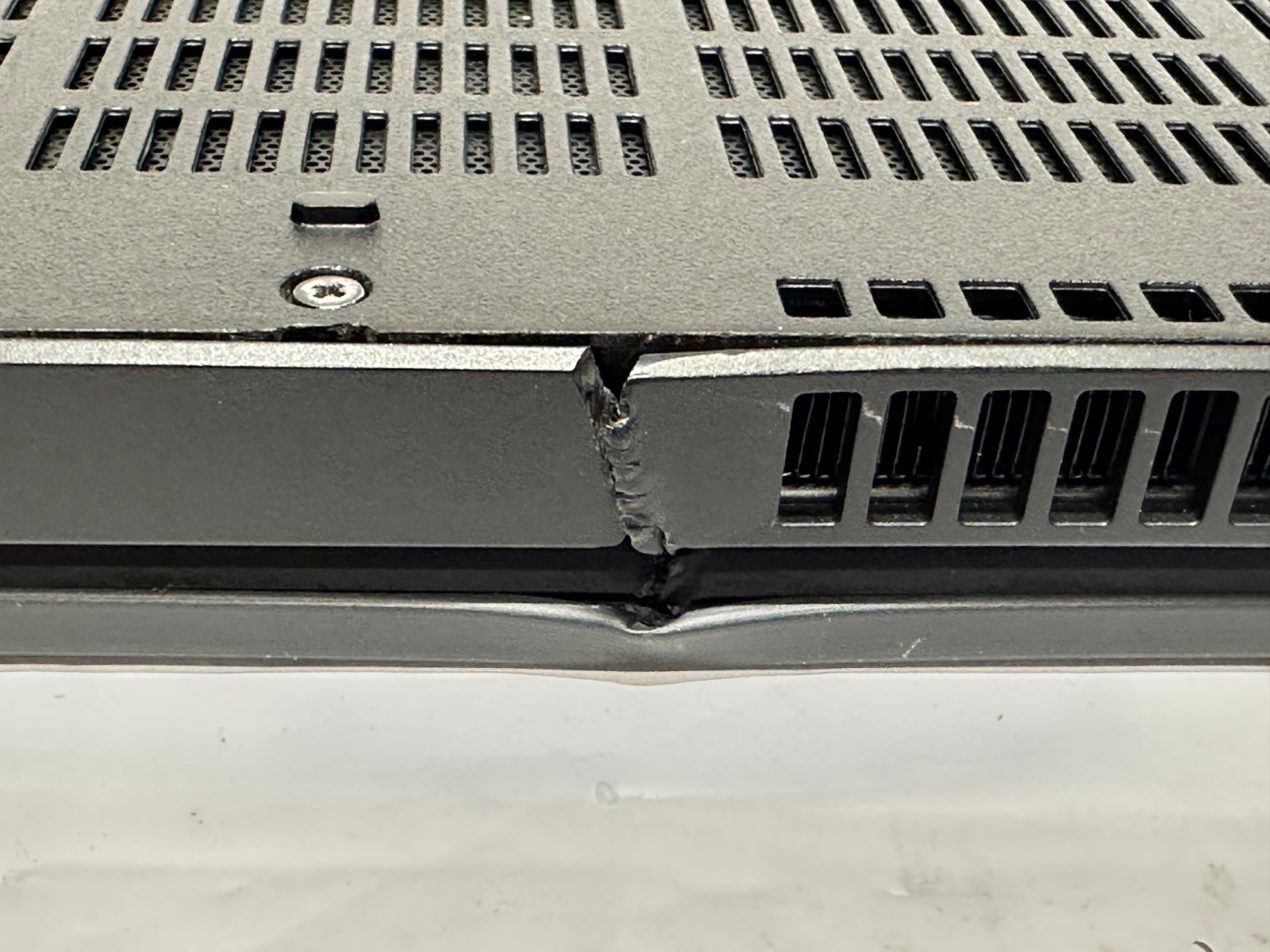 Dell Latitude 5590 i5-8250U | NO RAM, SSD, Battery, AC | ✅BIOS | Component Issue