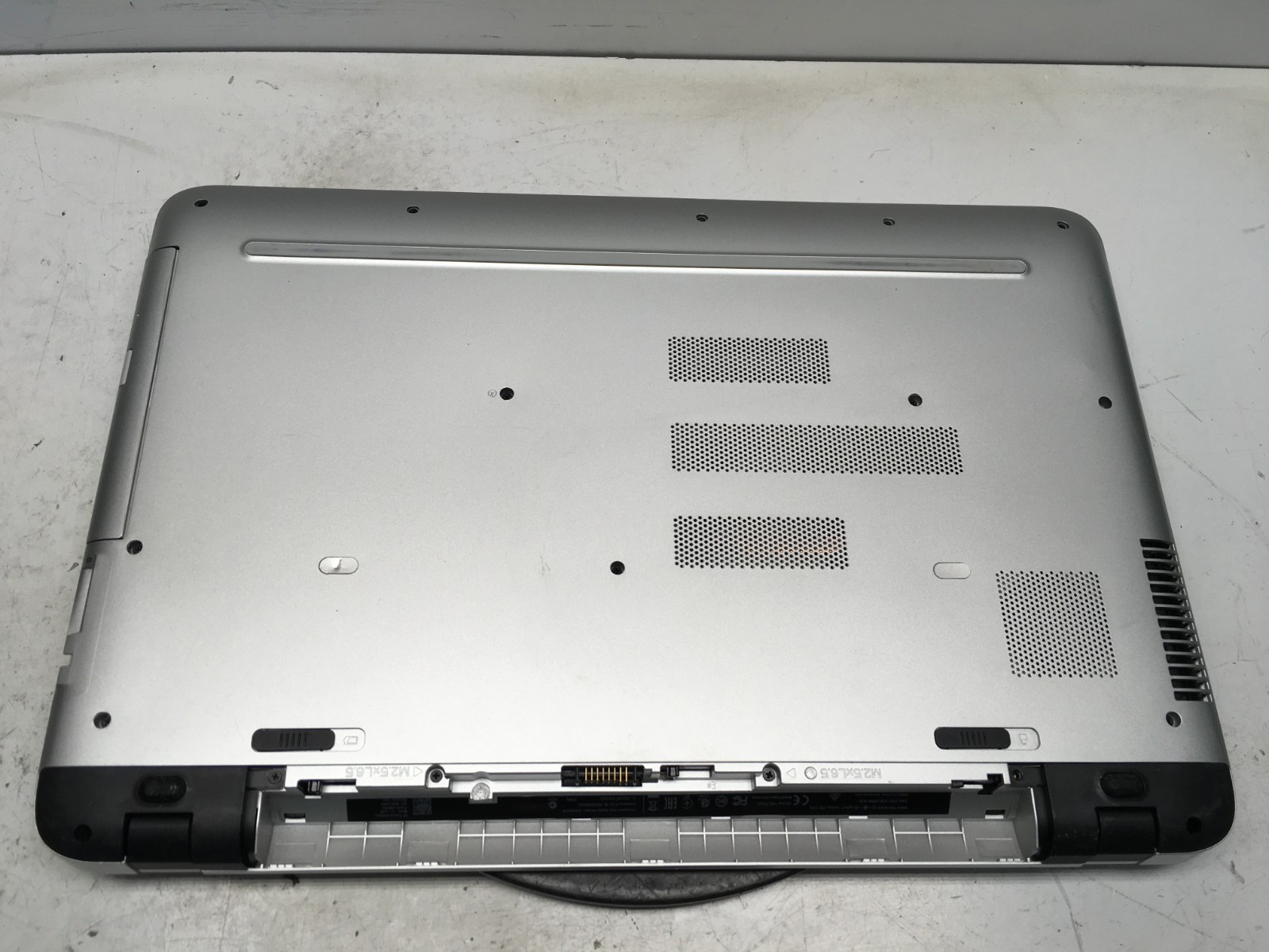 HP Pavilion 17T-G100 Intel i5-6200U 2.3GHz 8 GB NO HDD/Battery