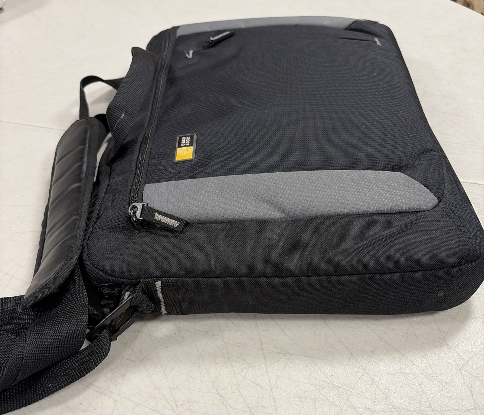 Lenovo Working Thinkpad Yoga 11e W/AC Adapter & Case Logic Black Travel Bag