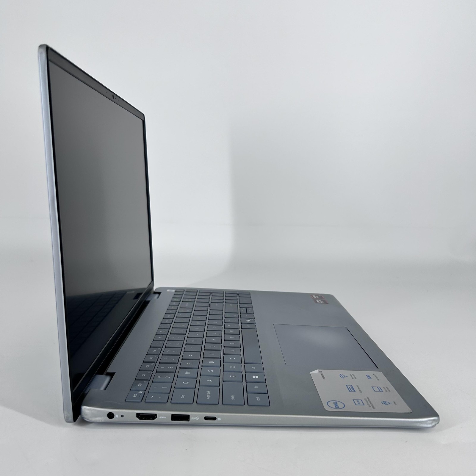 Dell Inspiron 5645 16 FHD+ 3.3 GHz Ryzen 7 8840U 16GB 1TB SSD One Bad USB-C Port