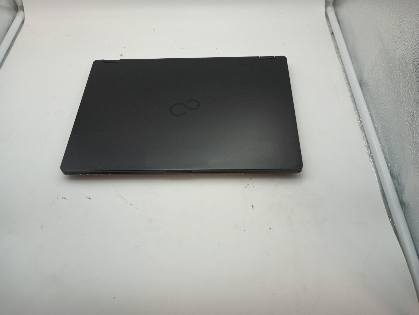 7081 LifeBook U747 w/genuine Fujitsu Charger!! i5 6th gen.8GB.256GB M.2.14″ FHD.