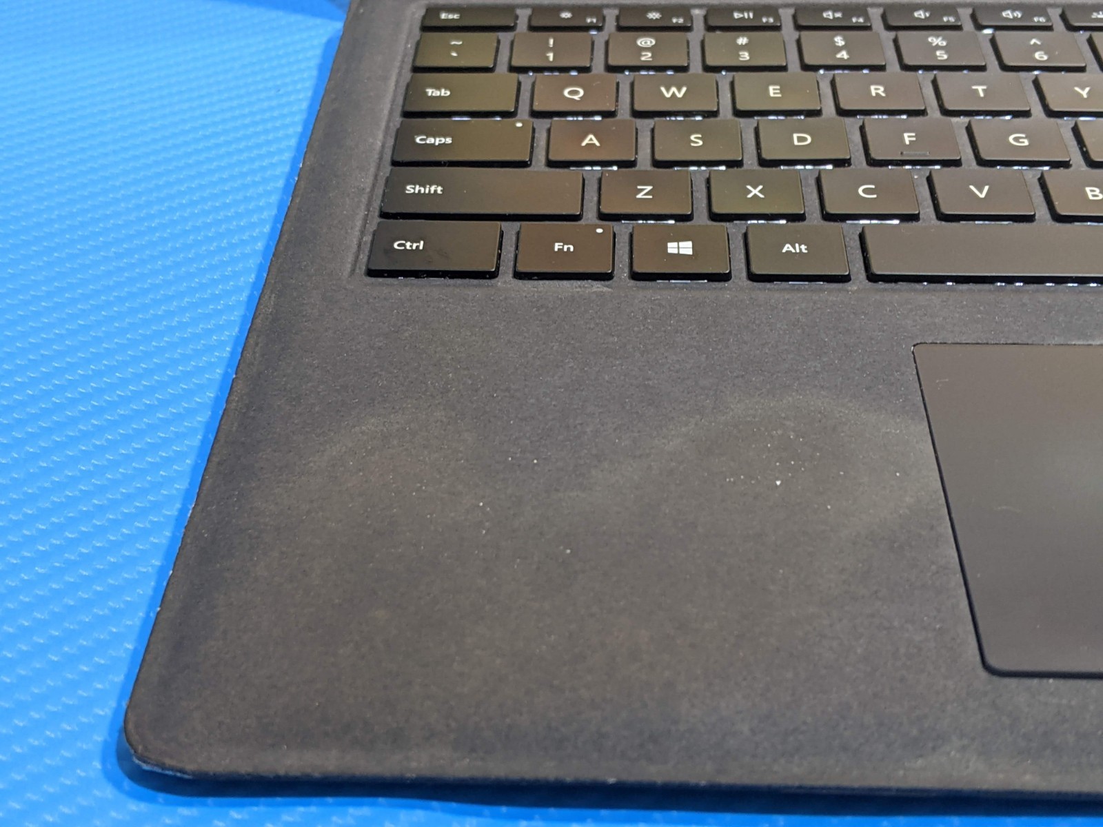 MS Surface Laptop 2 1769 13.5″ 2256×1504 i7-8650U 1.9GHz 8GB 256GB SSD AS-IS
