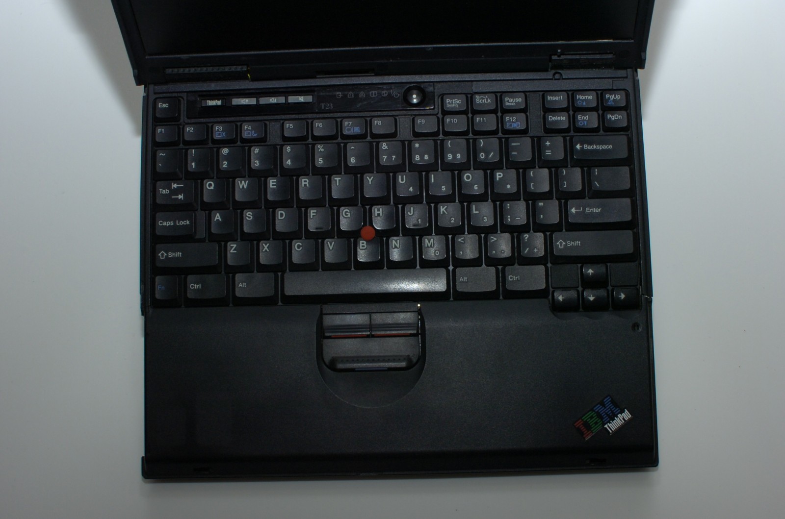 IBM ThinkPad T23 Intel Mobile Pentium III-M 1GHz 128 MB RAM No HDD FOR PARTS