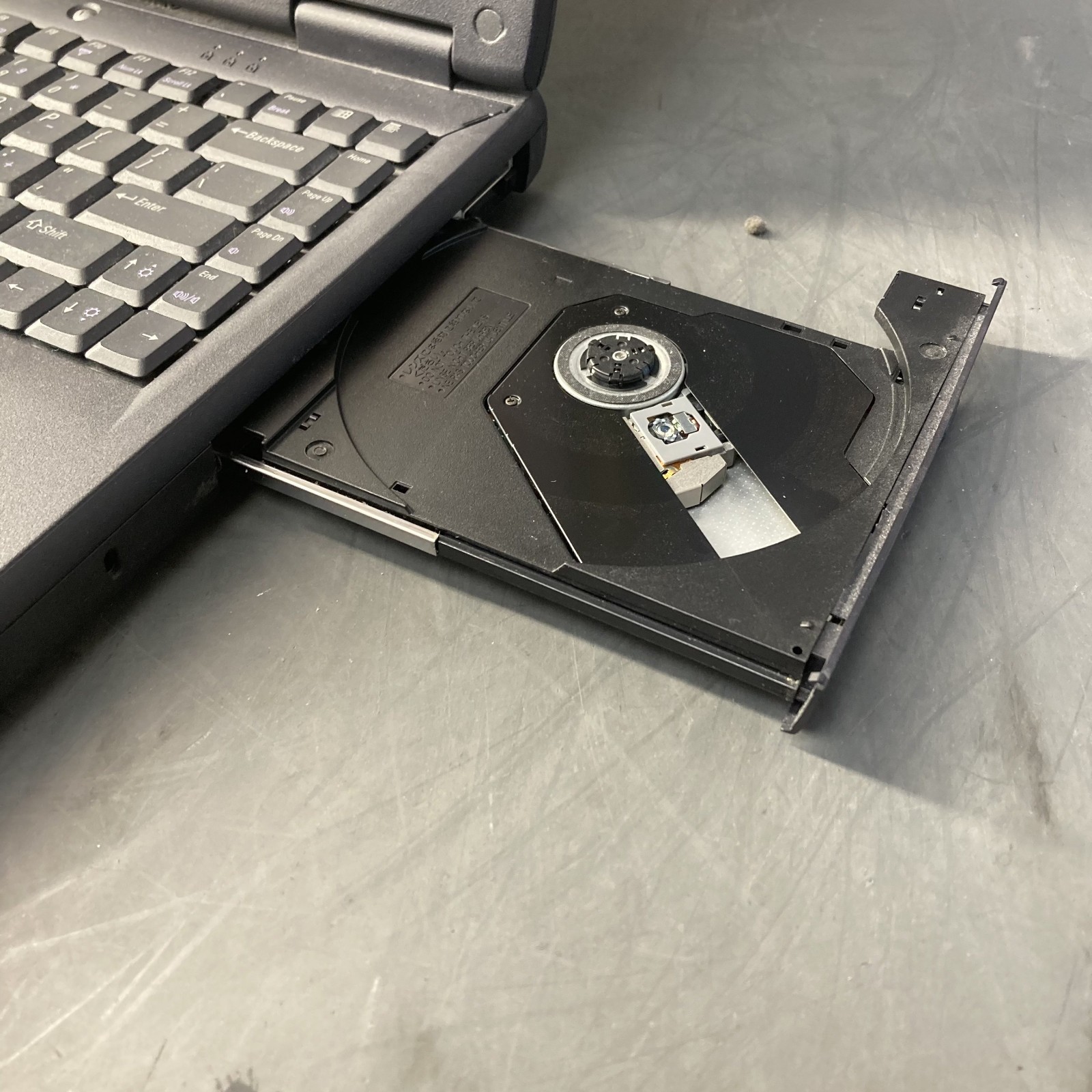 Dell Inspiron 2650 Retro Gaming Laptop Celeron Mobile 1.60GHz 128MB RAM 20GB HDD
