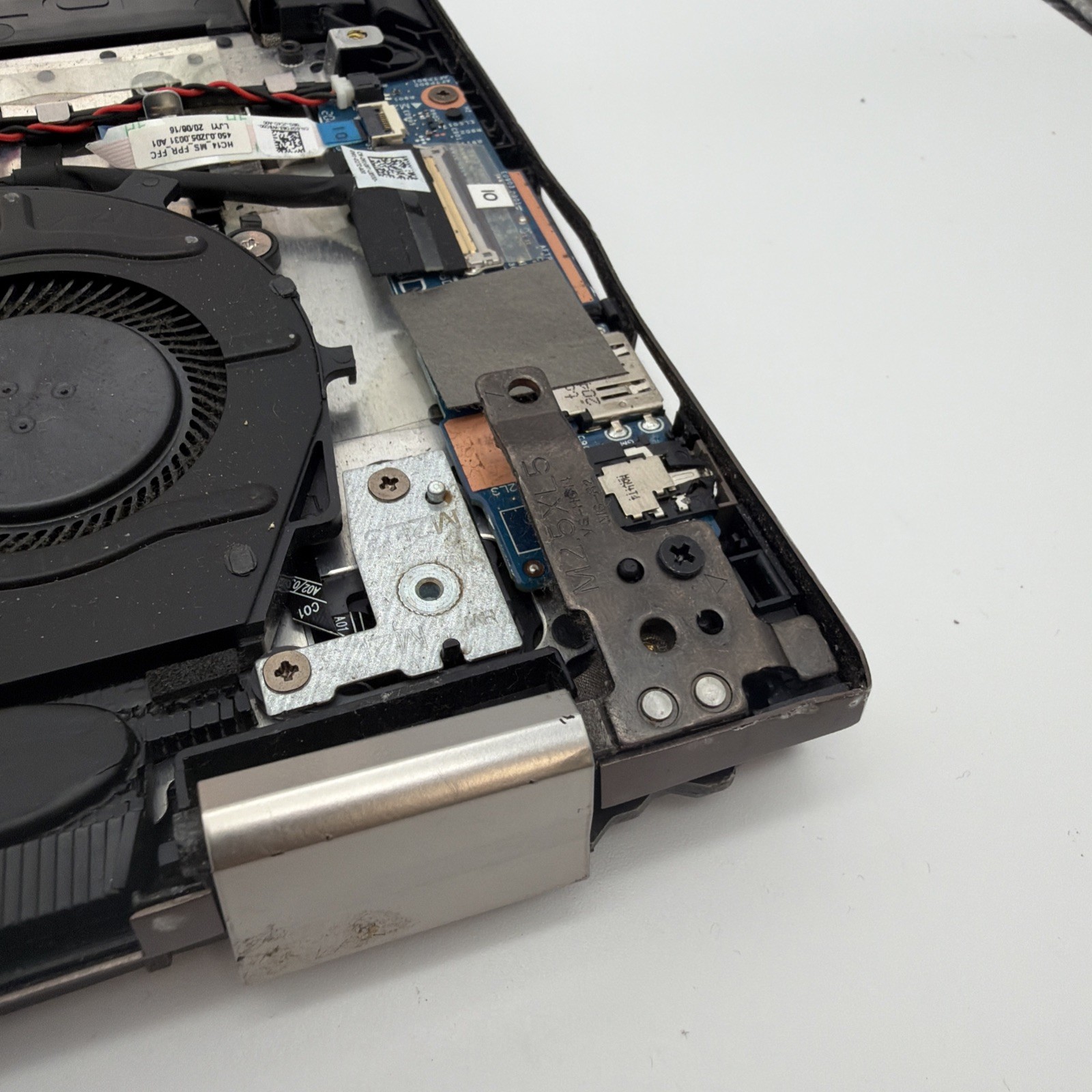 Broken Dell Inspiron 7405 2 in 1 P126G 14″ Ryzen 5 4500U 8GB RAM NO SSD Read L61