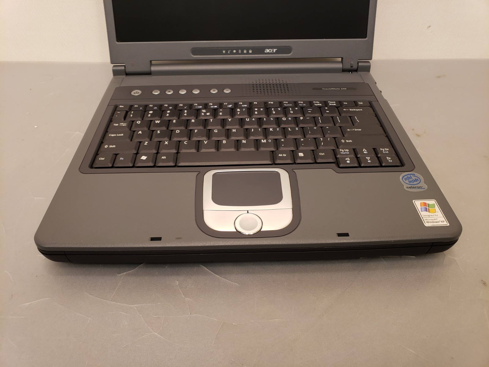 Vintage Acer TravelMate 240 Laptop 15″ Celeron 2.52GHz 512MB 100GB WinXP *Nice